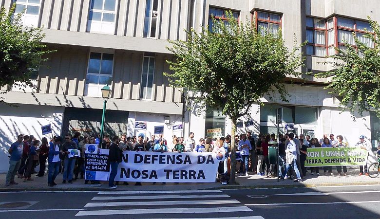 2017-10-06 concentracion Lei depredacion 001.jpg